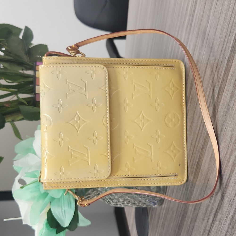 HP! LOUIS VUITTON Monogram Vernis Mott- Yellow with Blue Interior